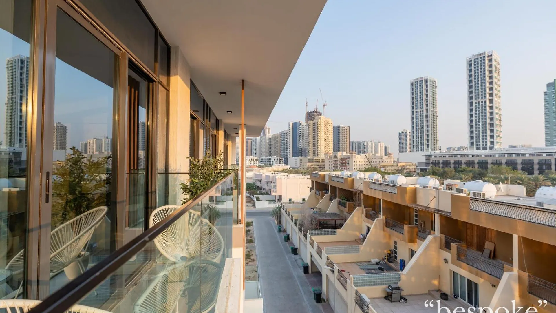 Bespoke Holiday Homes - Stylish 1-Br Apartment In Oxford Terraces, Jvc Dubai