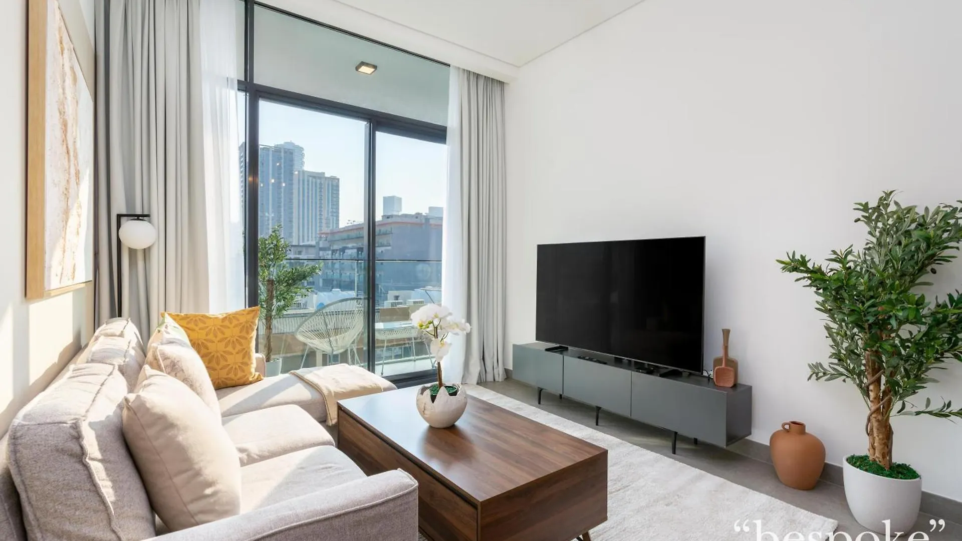 Bespoke Holiday Homes - Stylish 1-Br Apartment In Oxford Terraces, Jvc ドバイ 0*,  アラブ首長国連邦