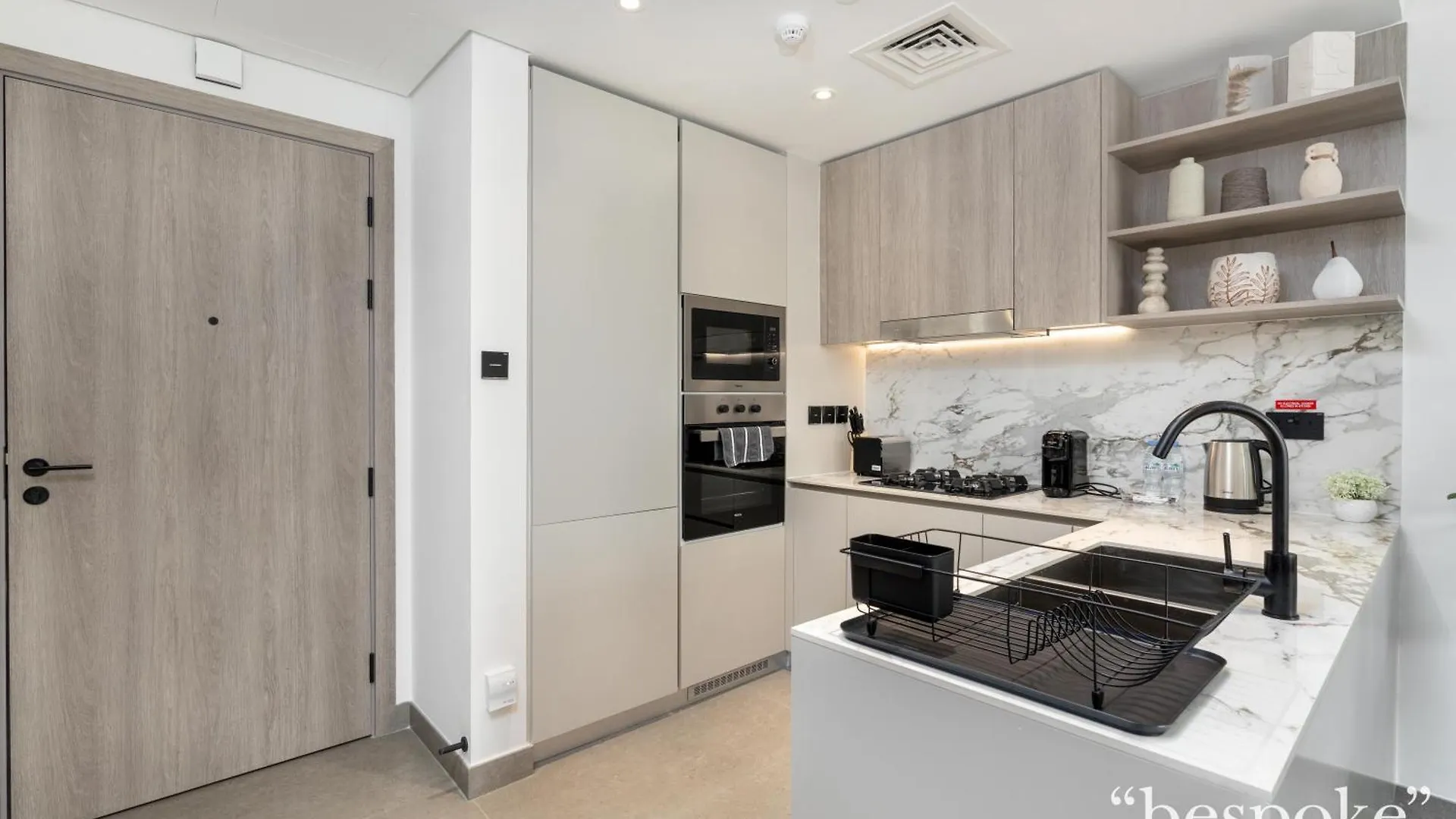 Bespoke Holiday Homes - Stylish 1-Br Apartment In Oxford Terraces, Jvc Dubai