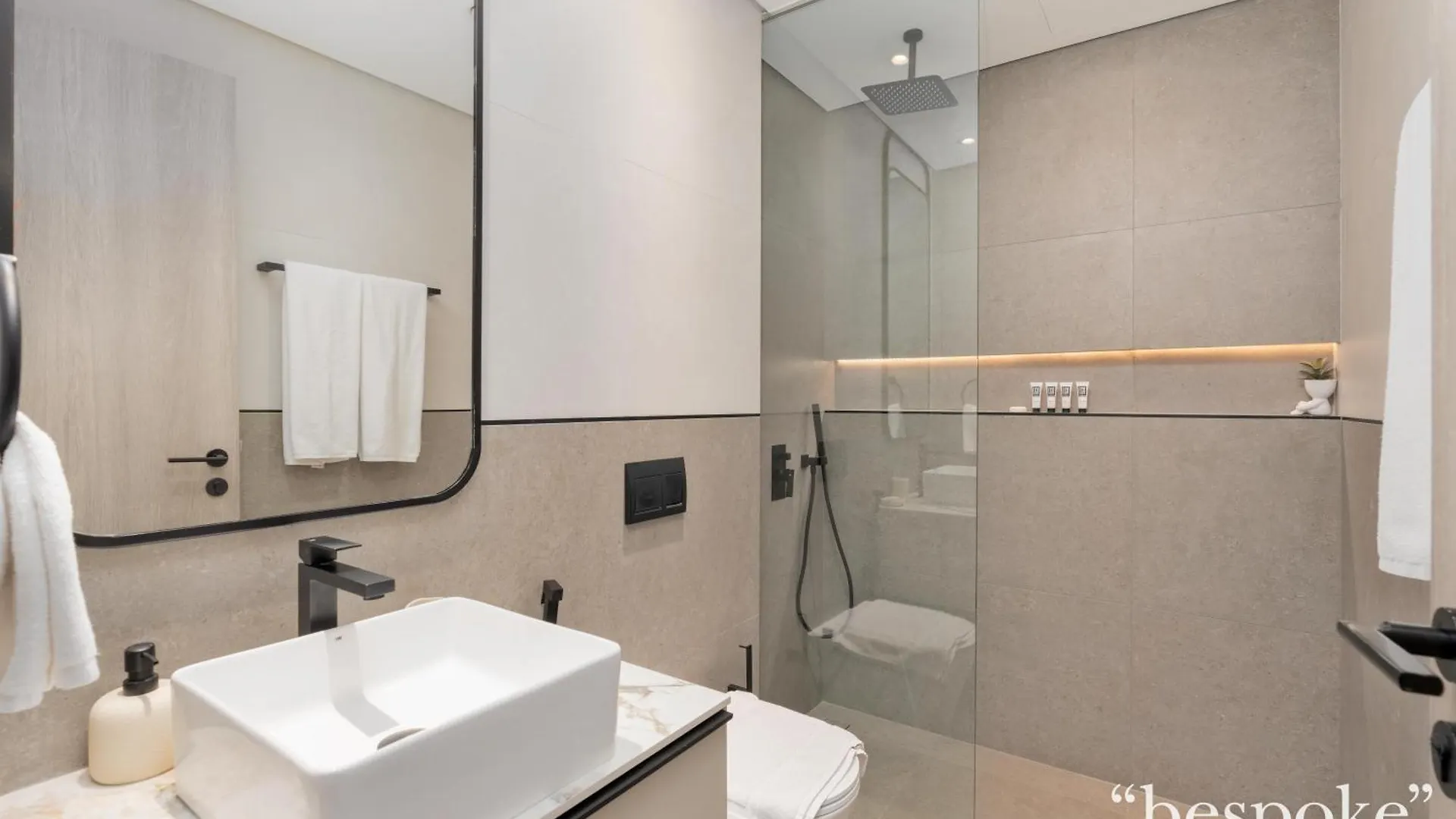 Bespoke Holiday Homes - Stylish 1-Br Apartment In Oxford Terraces, Jvc Dubai